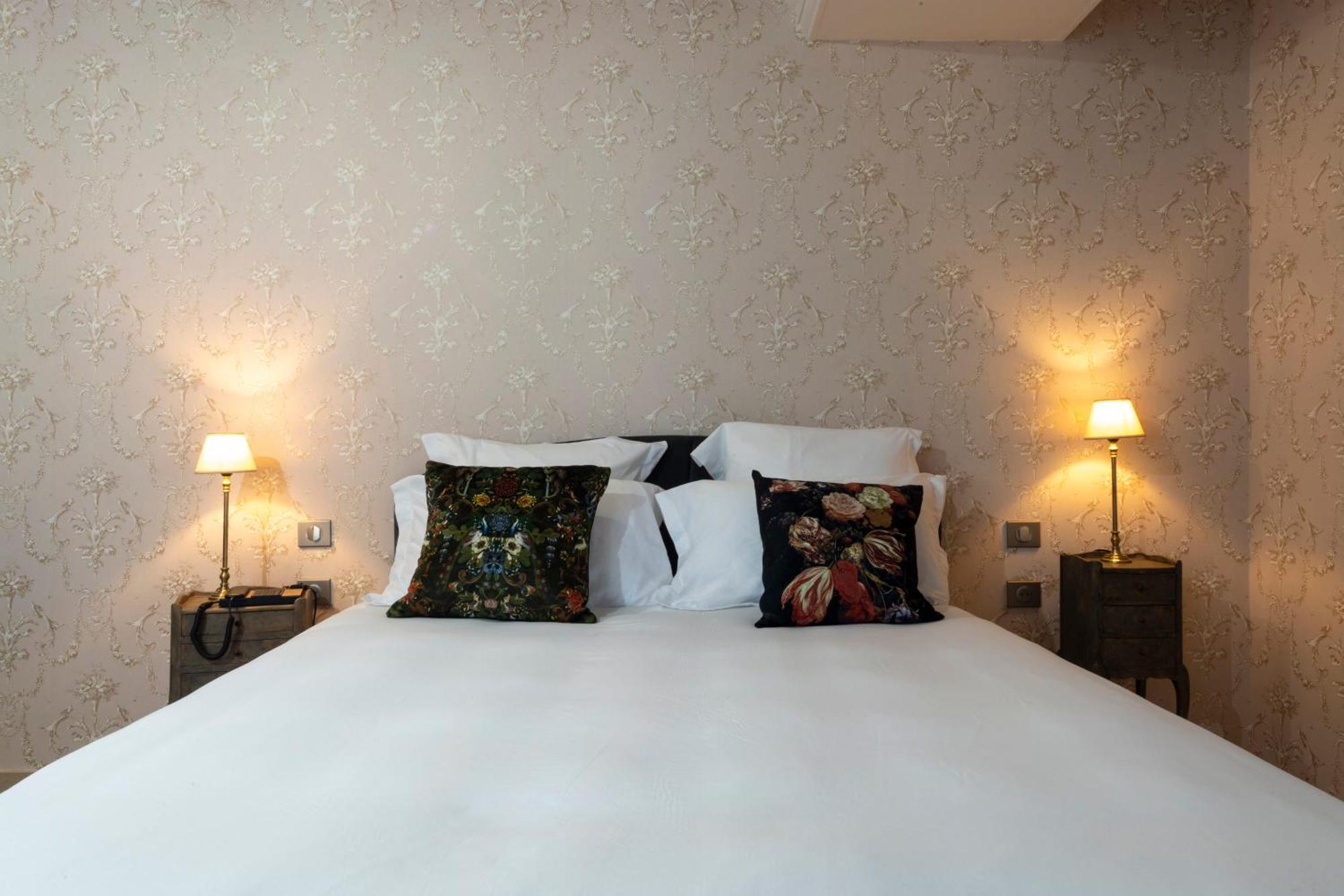 Hotel De La Poste อาวาลง ภายนอก รูปภาพ