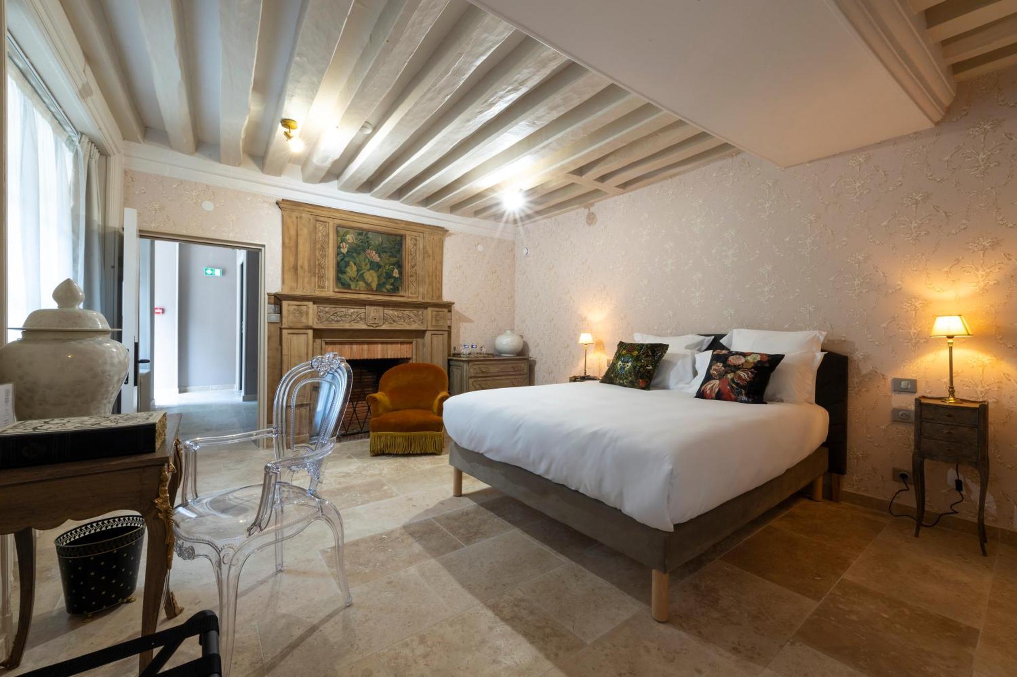 Hotel De La Poste อาวาลง ภายนอก รูปภาพ