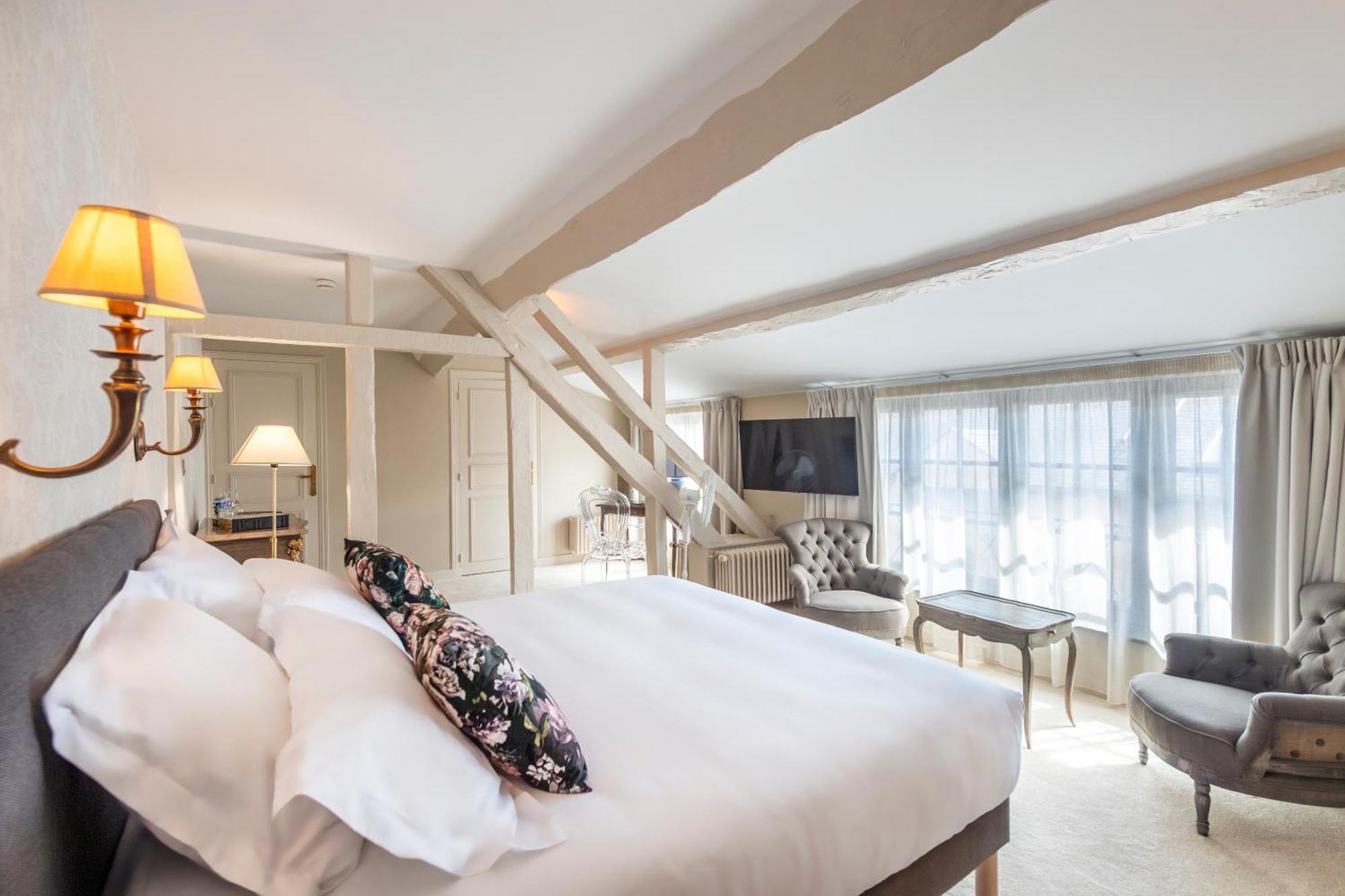 Hotel De La Poste อาวาลง ภายนอก รูปภาพ