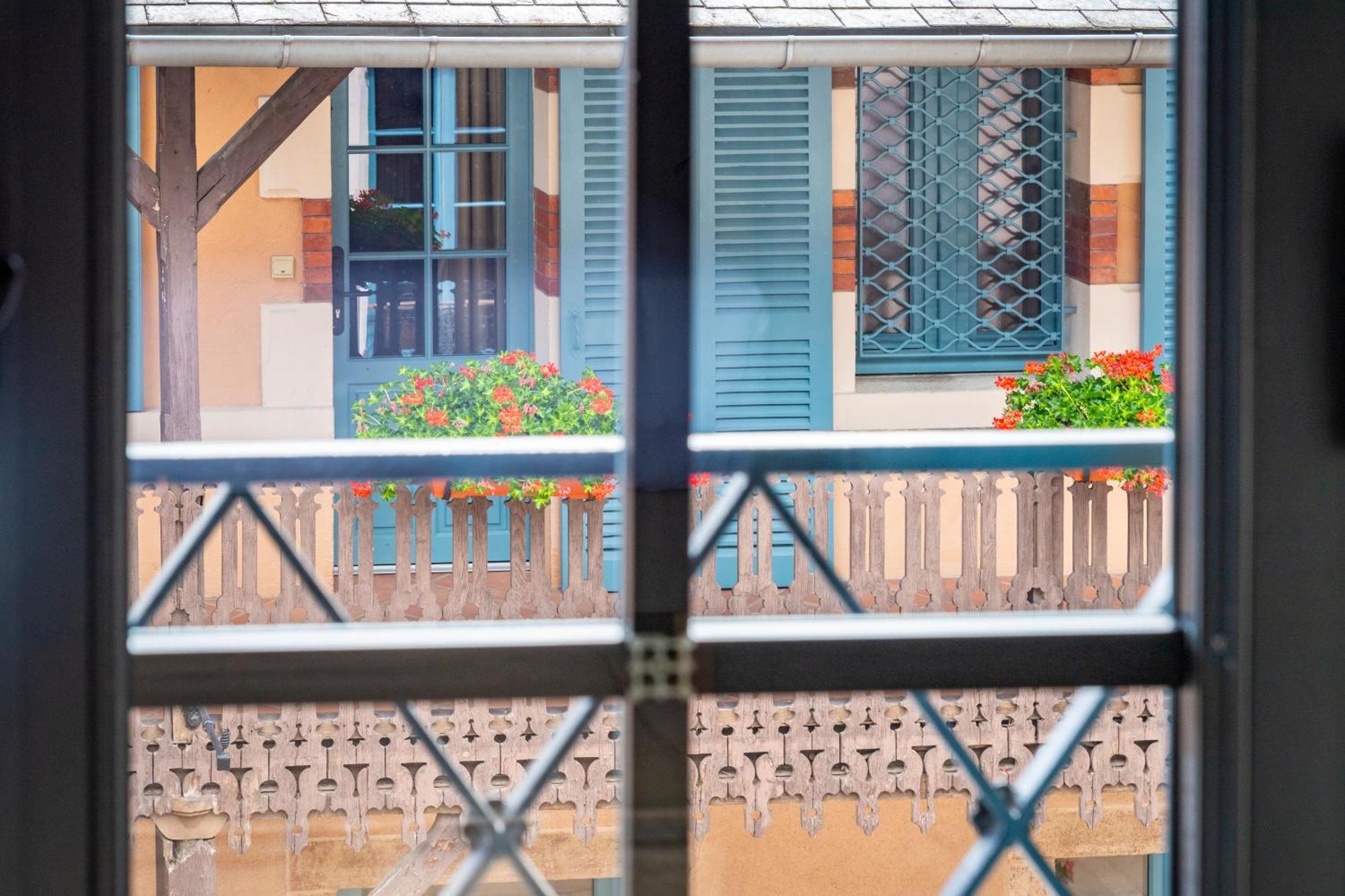 Hotel De La Poste อาวาลง ภายนอก รูปภาพ