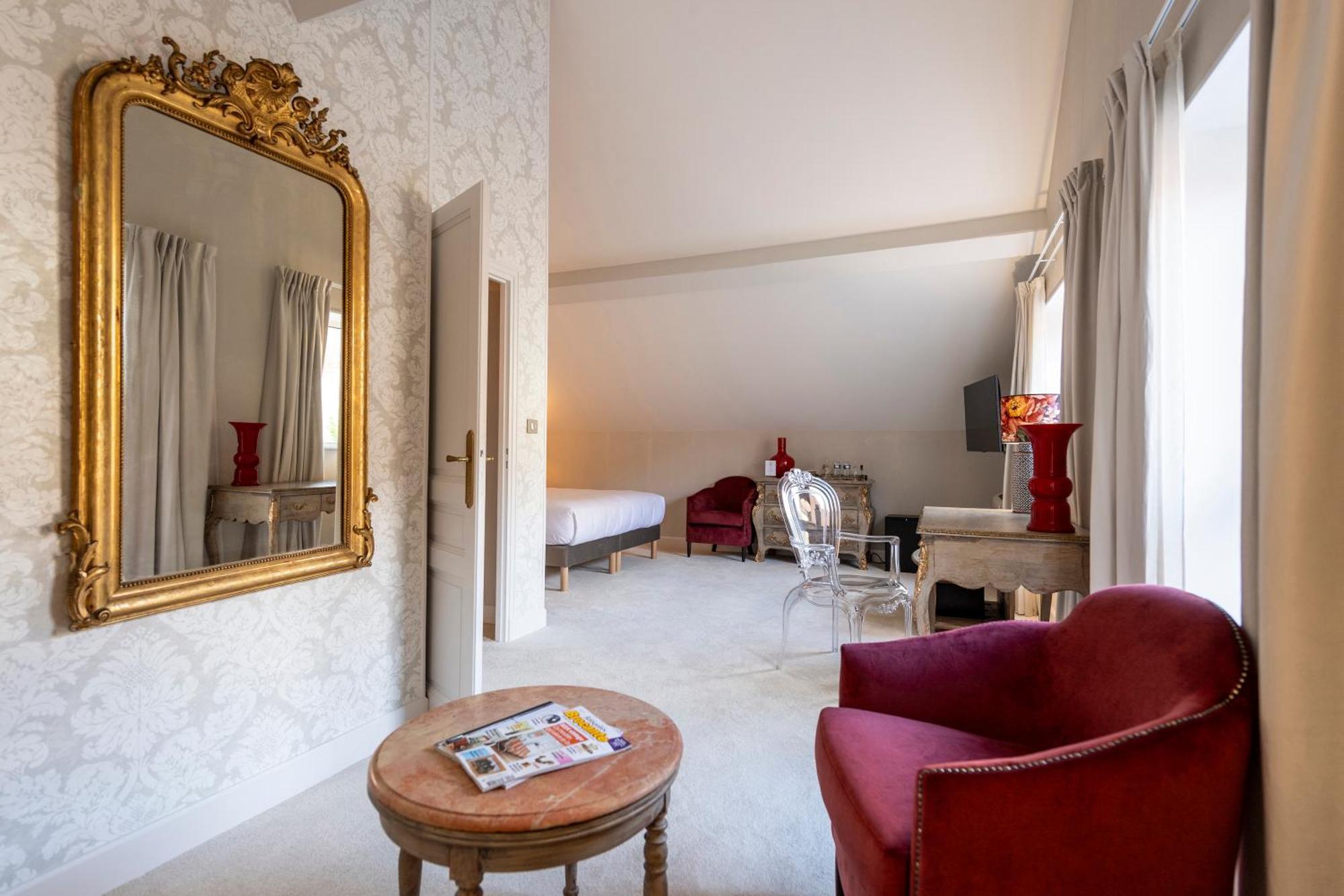 Hotel De La Poste อาวาลง ภายนอก รูปภาพ
