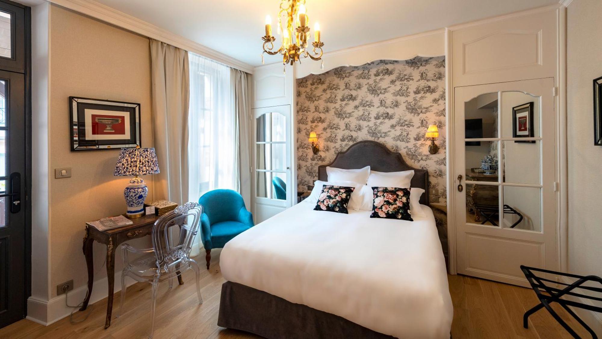Hotel De La Poste อาวาลง ภายนอก รูปภาพ
