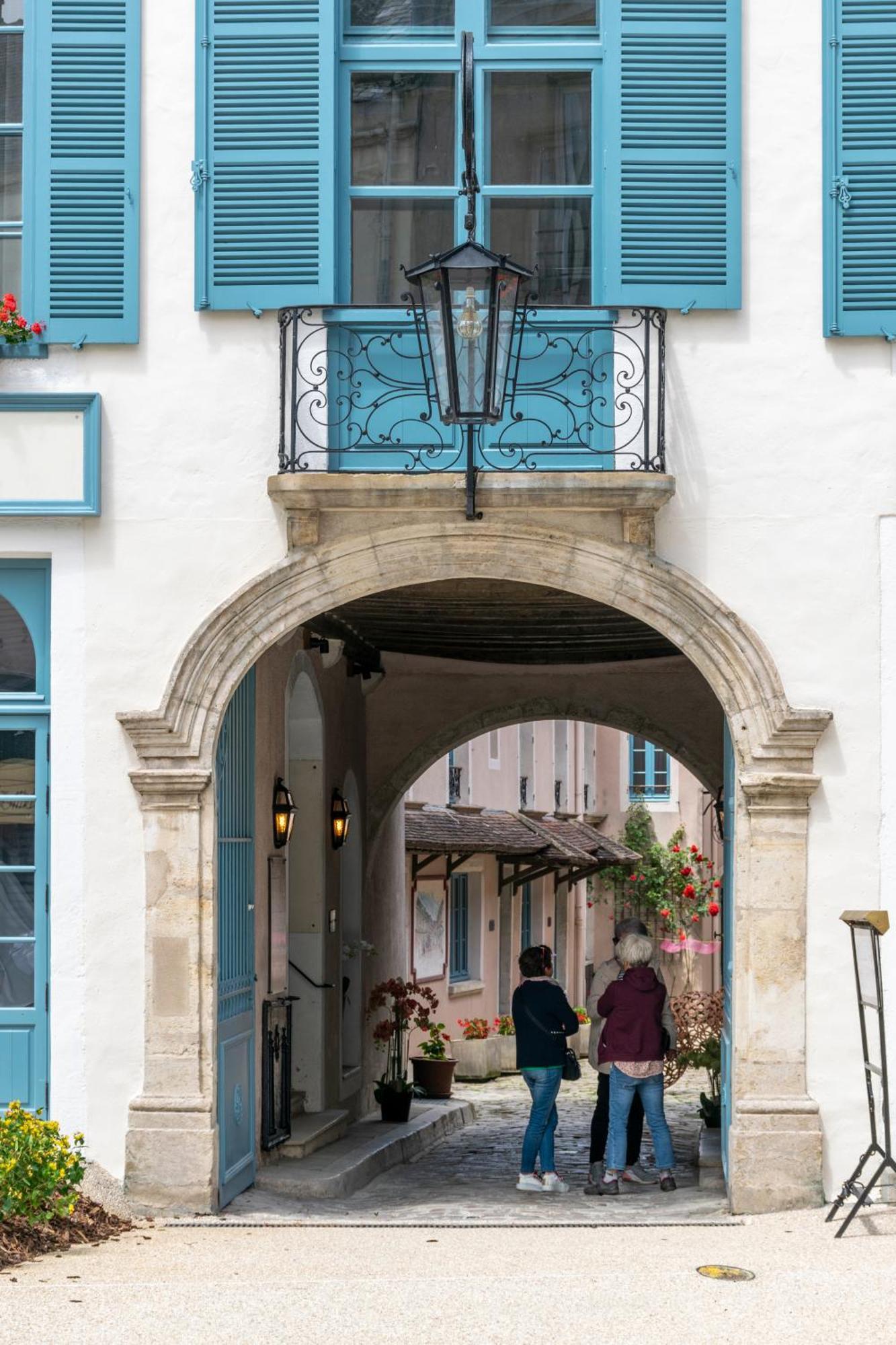 Hotel De La Poste อาวาลง ภายนอก รูปภาพ