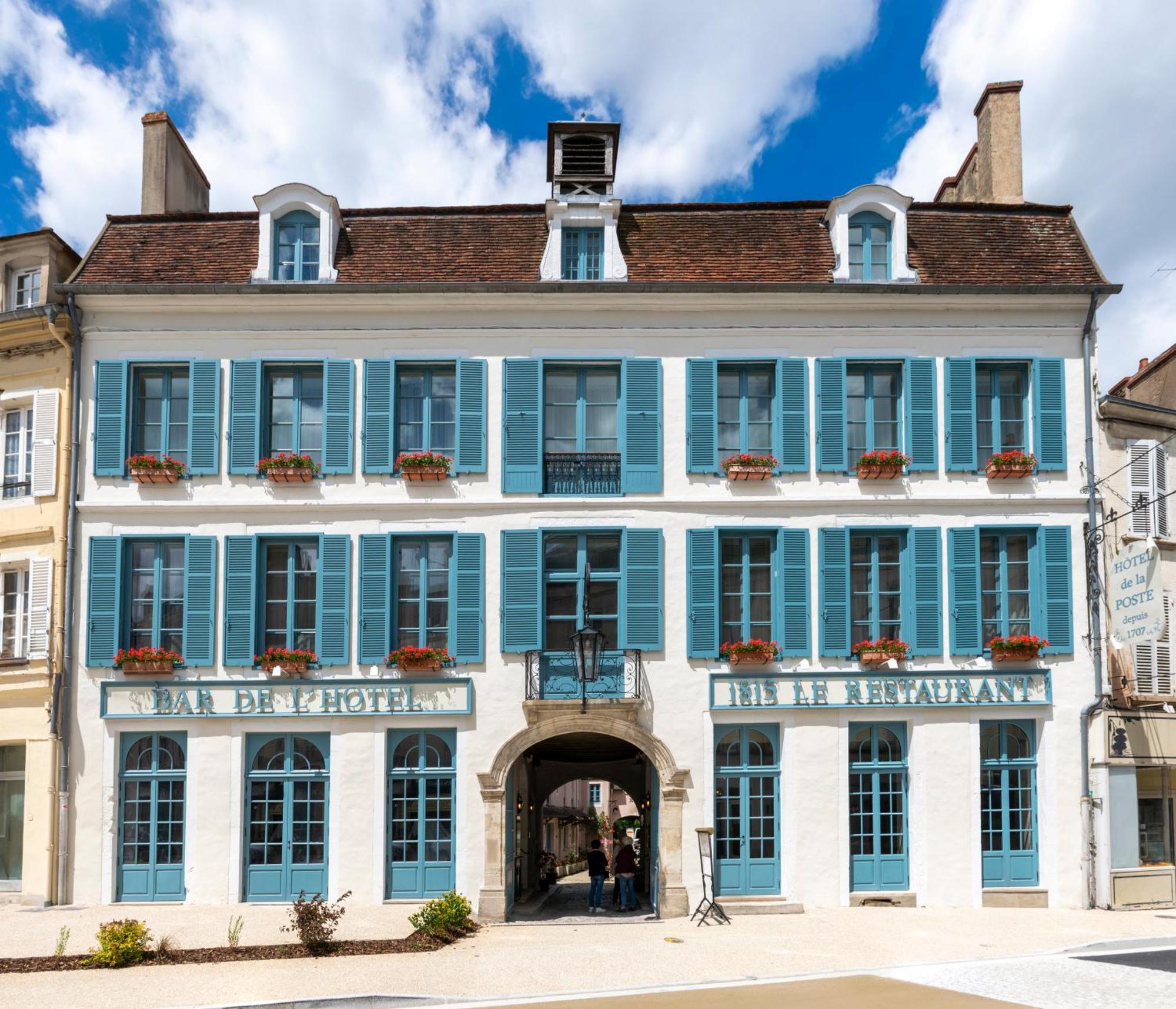 Hotel De La Poste อาวาลง ภายนอก รูปภาพ