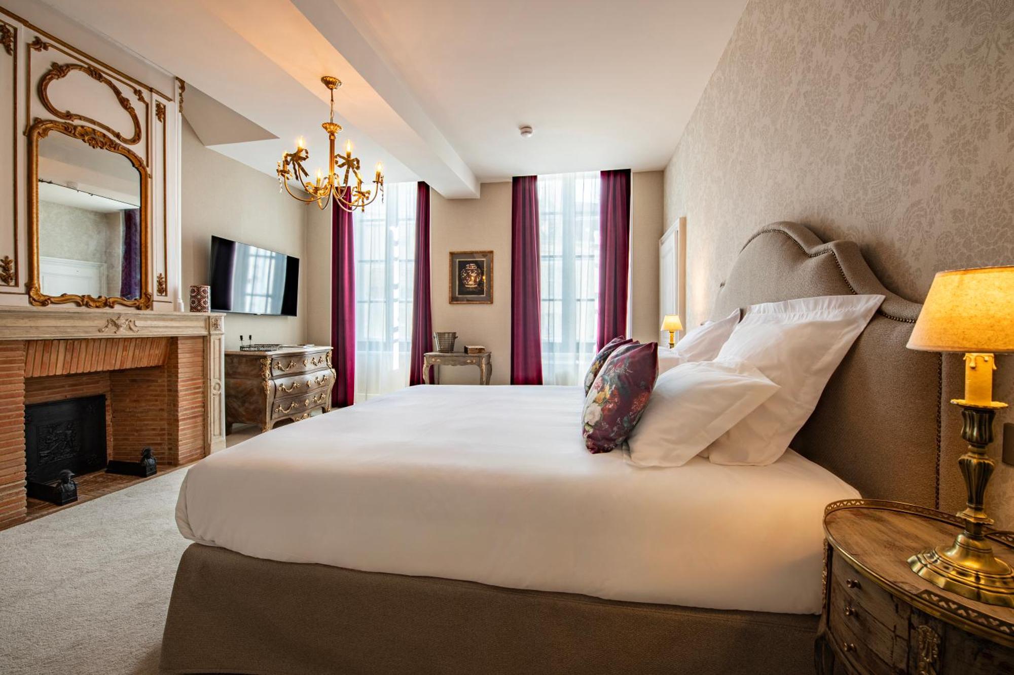 Hotel De La Poste อาวาลง ภายนอก รูปภาพ