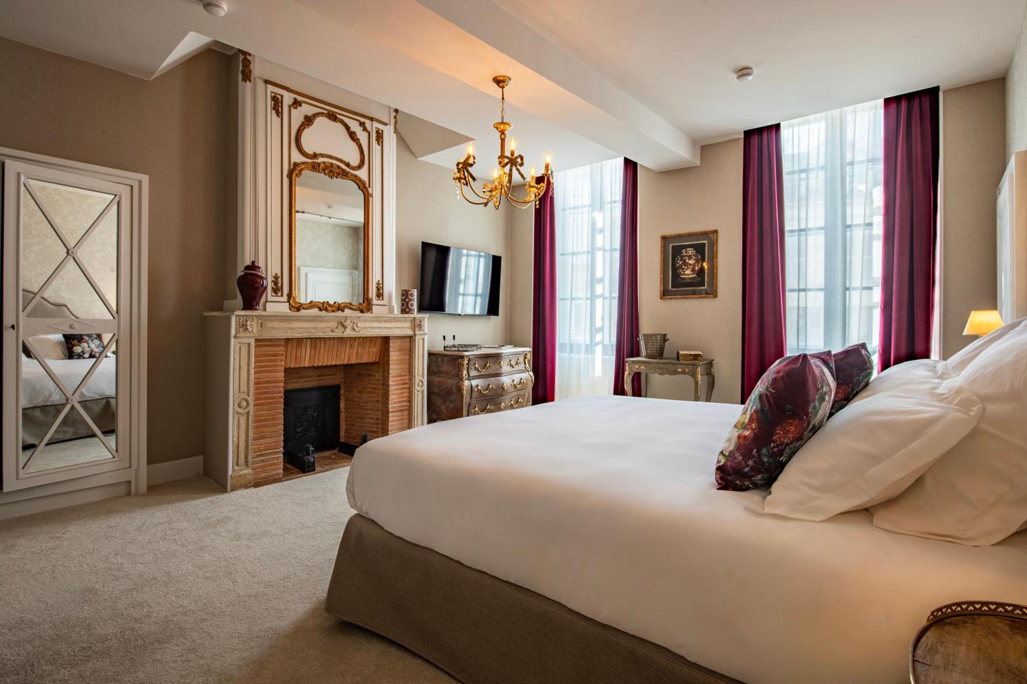 Hotel De La Poste อาวาลง ภายนอก รูปภาพ
