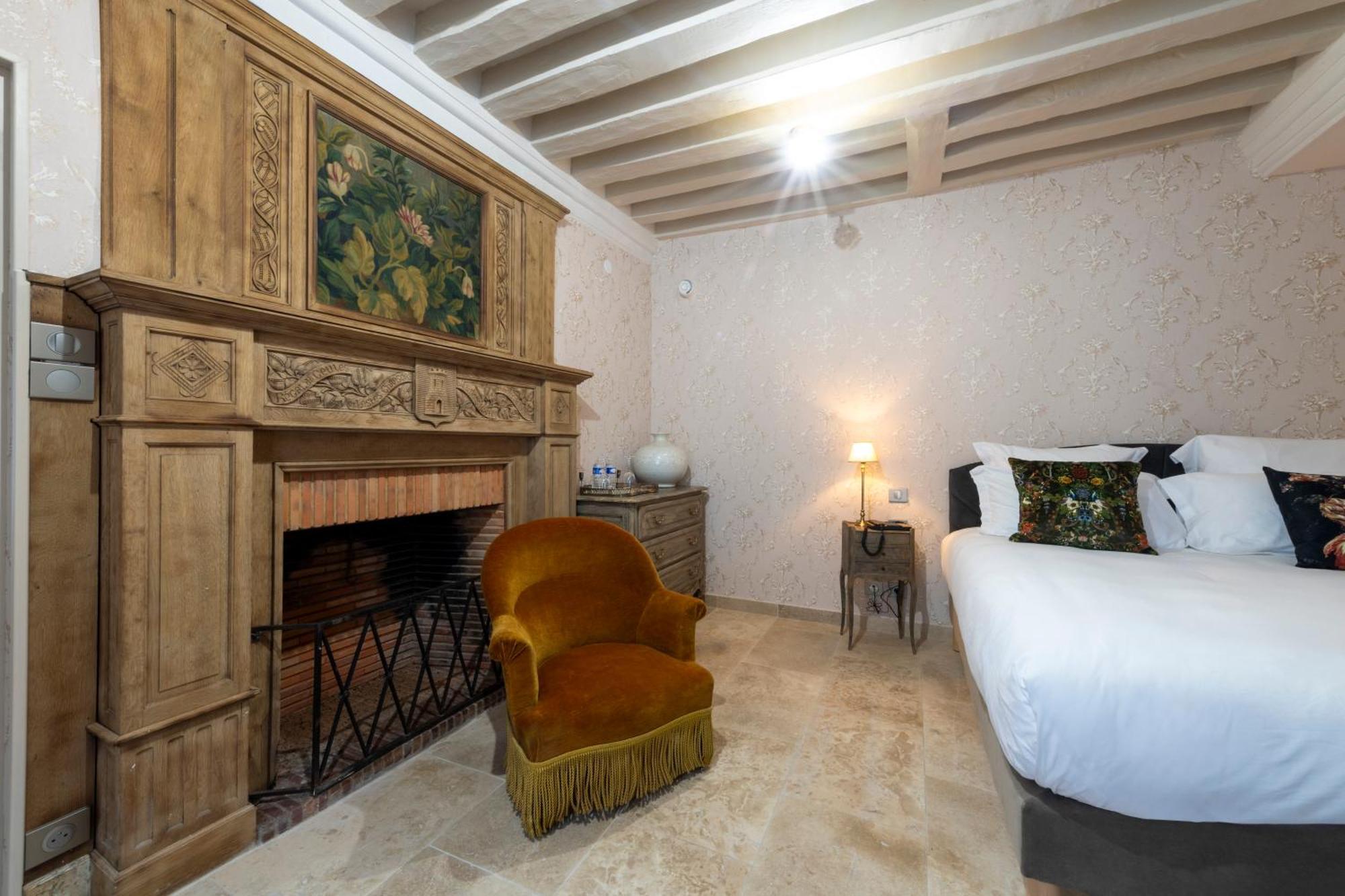 Hotel De La Poste อาวาลง ภายนอก รูปภาพ