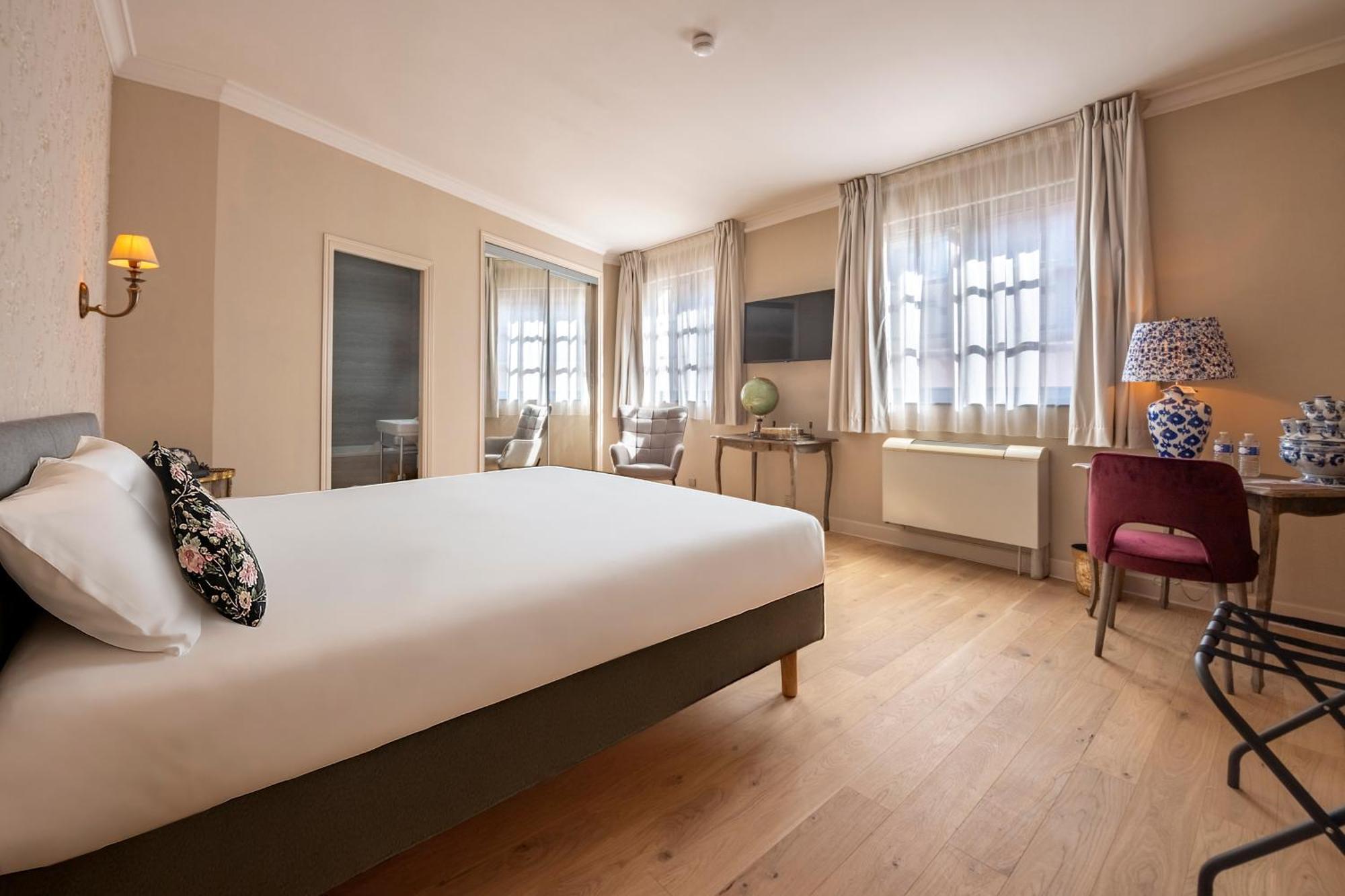 Hotel De La Poste อาวาลง ภายนอก รูปภาพ